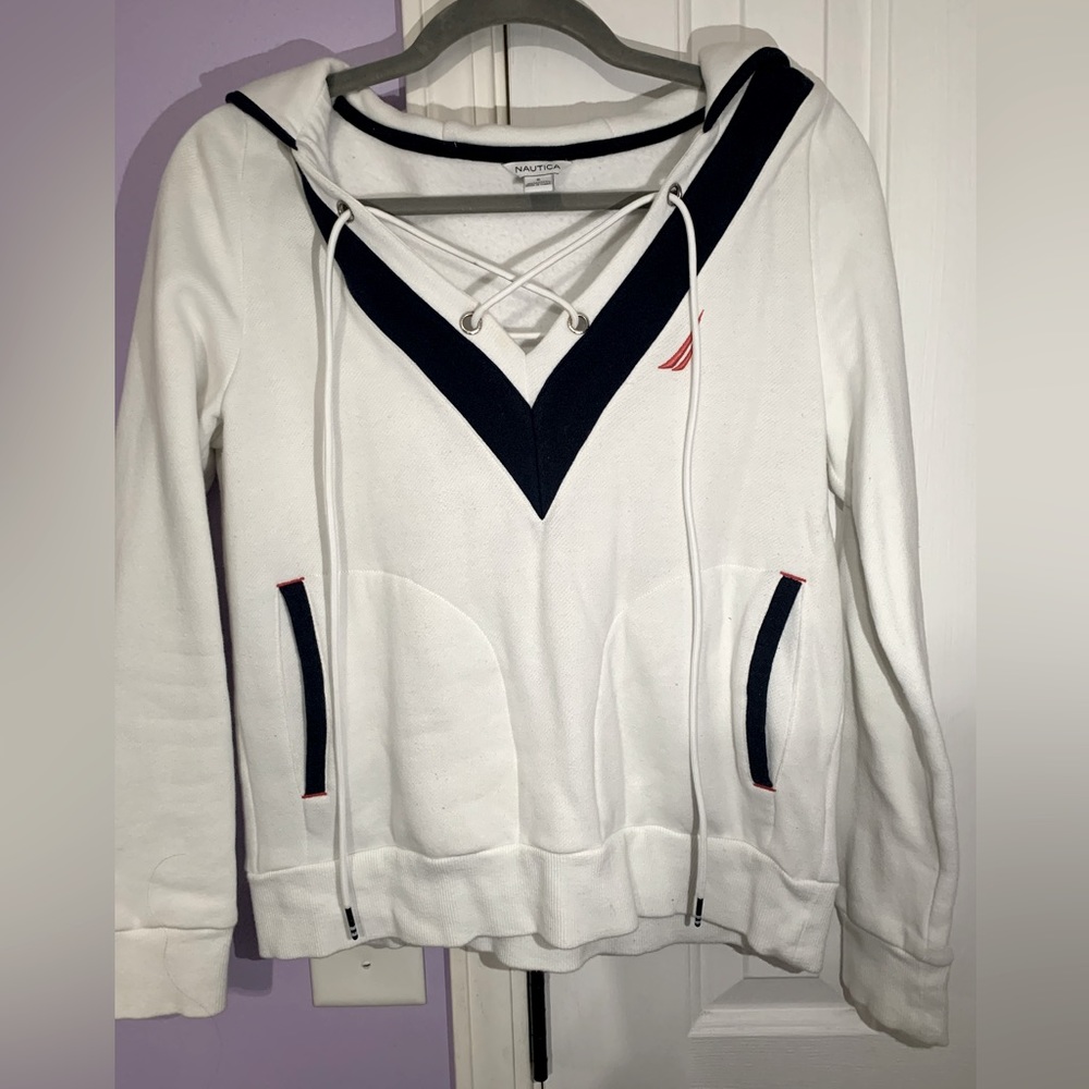 Náutica, size small, white cropped hoodie with red and navy blue detailing.